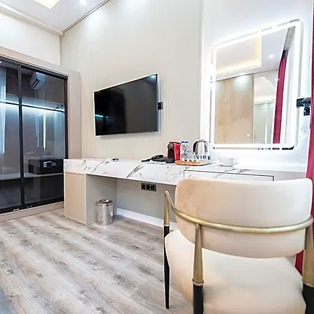 Hidden Pearls Boutique 5*